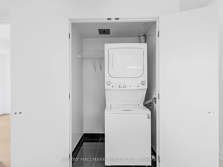 11 Yorkville Ave #3406 — Photo 17
