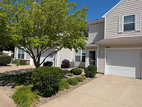 1003 NE Greenview Dr Photo 1