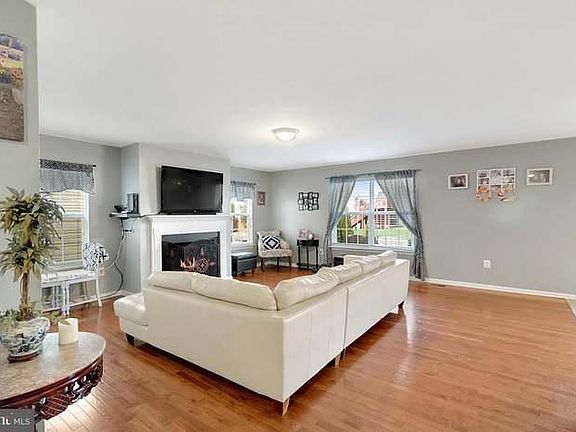 2nd image of 1812 Martina Way