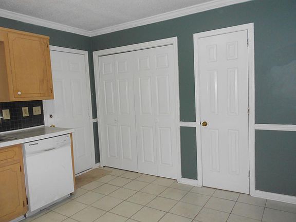 4th image of 2215 Cheshire Dr