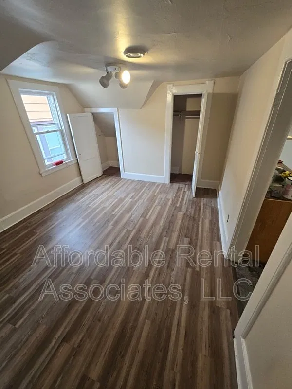 1 bed, 1.0 bath, $867 — Photo 2