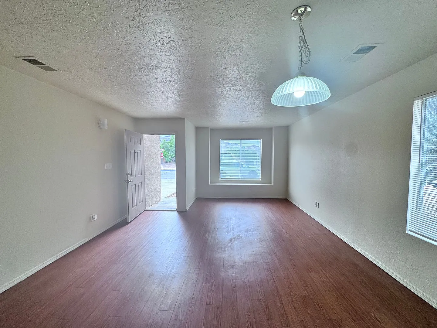 4 bed 2 bath home- New Carpet! — Photo 4