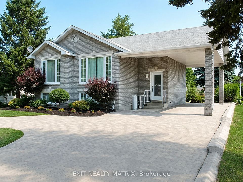 1st image of 742 Laval St