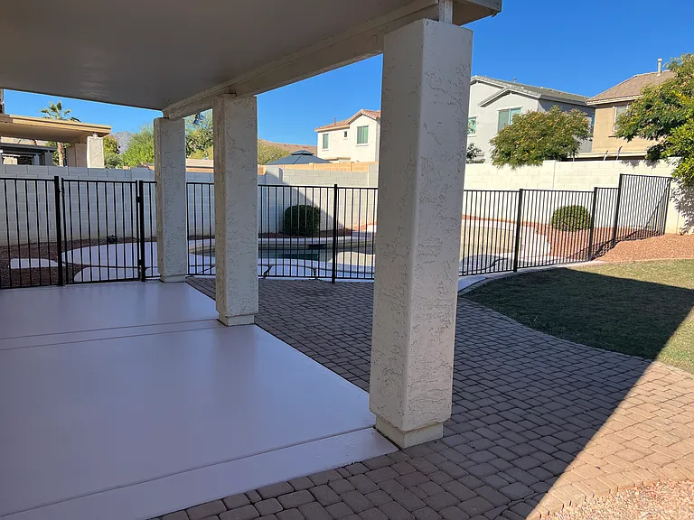 18606 W Sunnyslope Ln — Photo 9