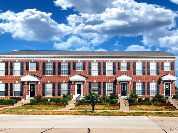 820 Brookmead Dr, O'Fallon, MO 63366