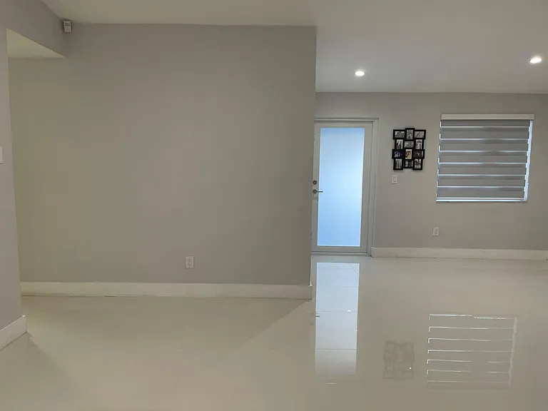 19361 SW 125th Ave — Photo 3