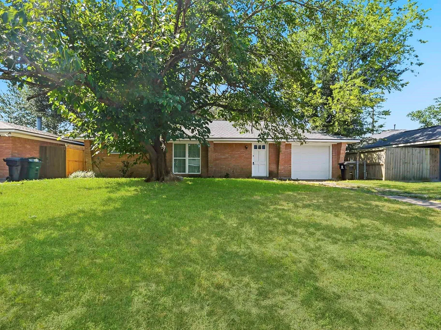 3 bed, 1.0 bath, 1112 sqft, $1,895 — Photo 2