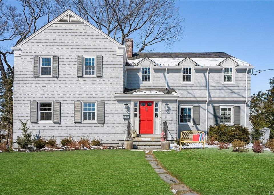 1st image of 64 Woodbine Ave