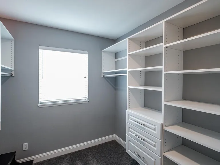 2215 Crestview Dr S — Photo 23