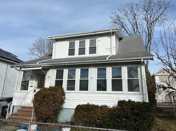 250 Fayette St, Quincy, MA 02170