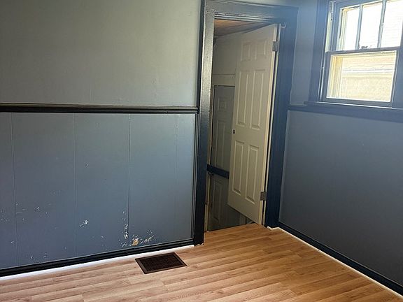4th image of 311 Myers Ave