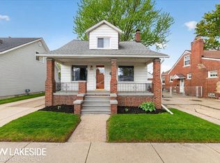 27377 Pinehurst St, Roseville, MI 48066