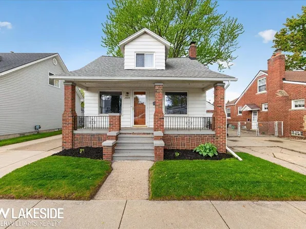 27377 Pinehurst St, Roseville, MI 48066