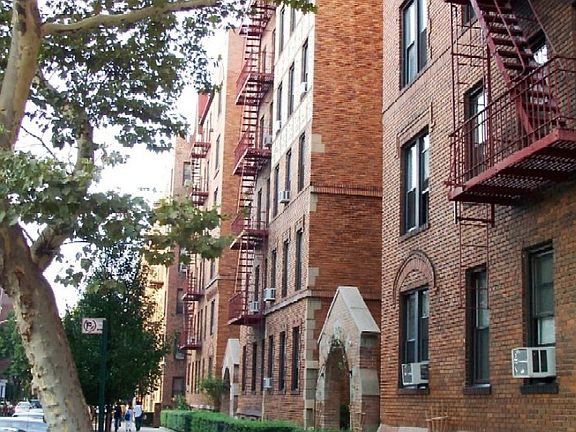 2nd image of 41-42 42nd St APT 5K