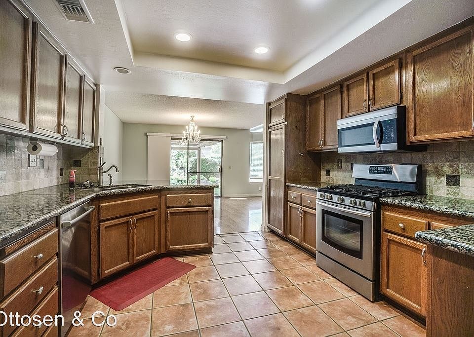 1st image of 955 Sandstone Dr