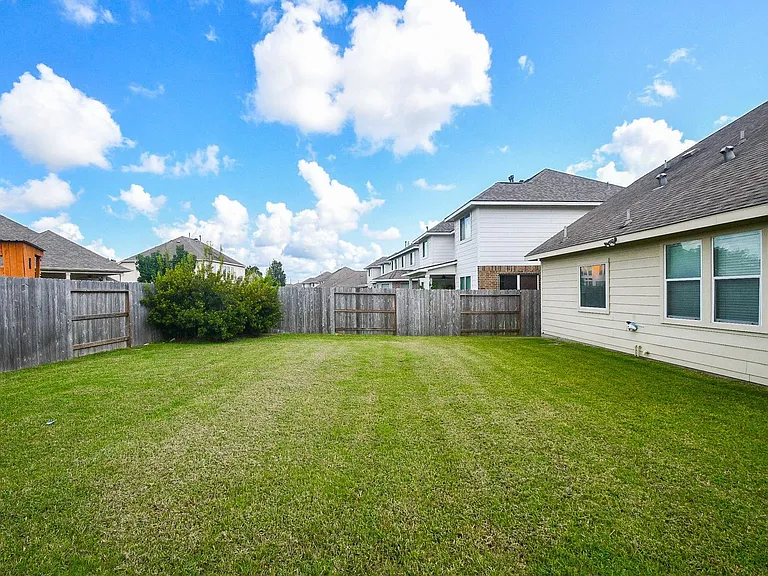 14319 Heath Falls Ln — Photo 32