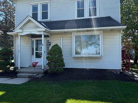 976 W Main St, New Holland, PA
