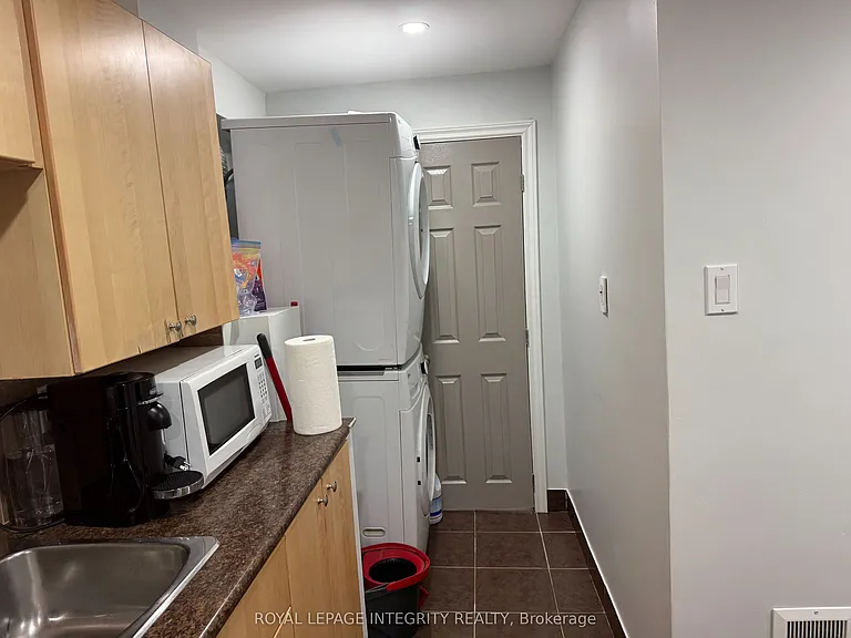 219 Lucinda Cres — Photo 14
