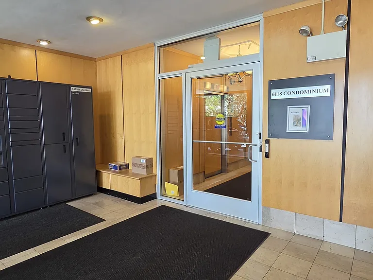 6118 N Sheridan Rd #208 — Photo 3