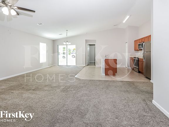 4th image of 820 SW Thrift Ave