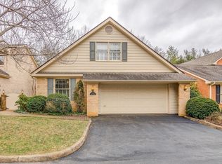 5466 Village Dr, Roanoke, VA 24018