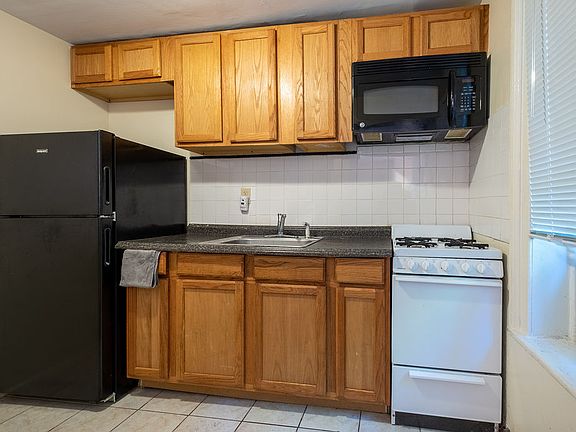 3rd image of 277 Grand St #2
