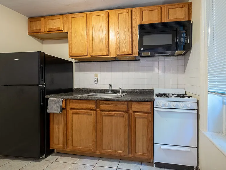 277 Grand St #2 — Photo 3