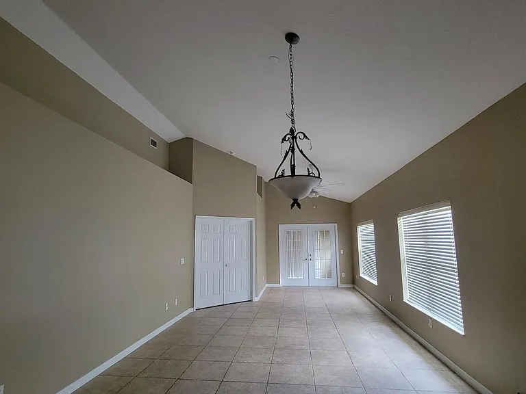 700+ sq ft Florida Room!
