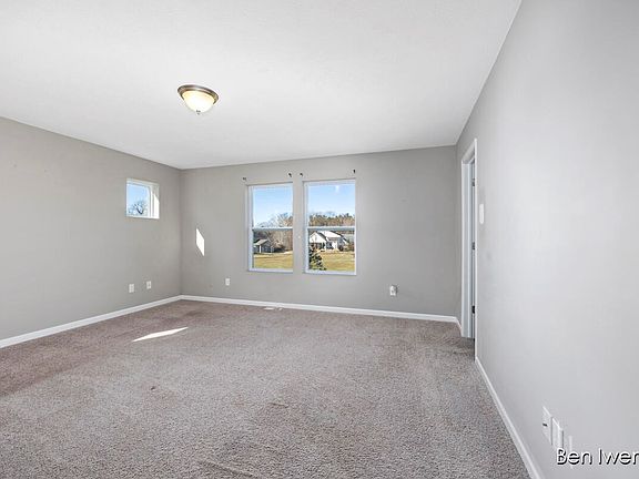 2nd image of 1238 Highland Hill Dr SE