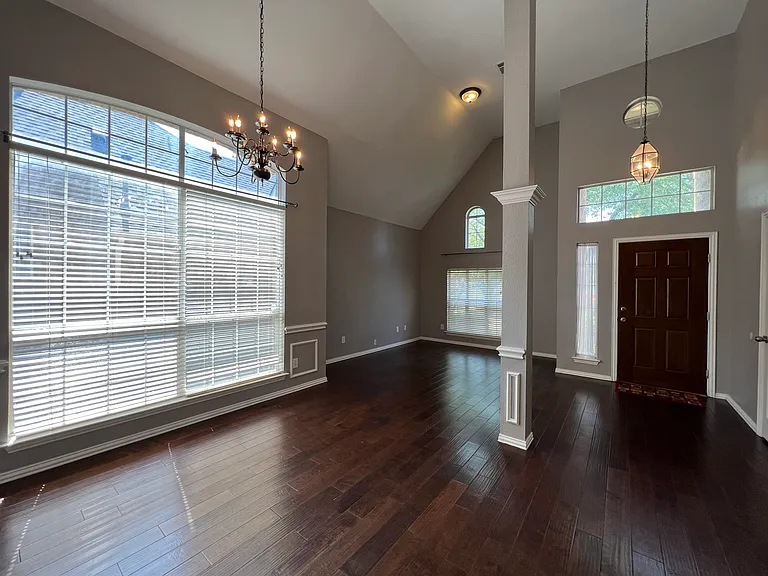 9811 Cliffside Dr — Photo 5