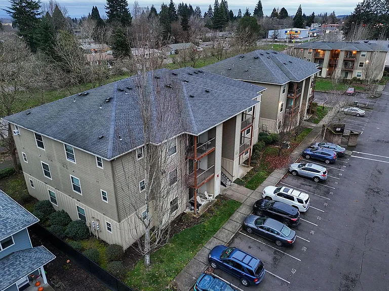 Catron Apartments - 1-3 Bedrooms 2 Bathrooms with In Unit Washer/Dryer and Internet — Photo 72
