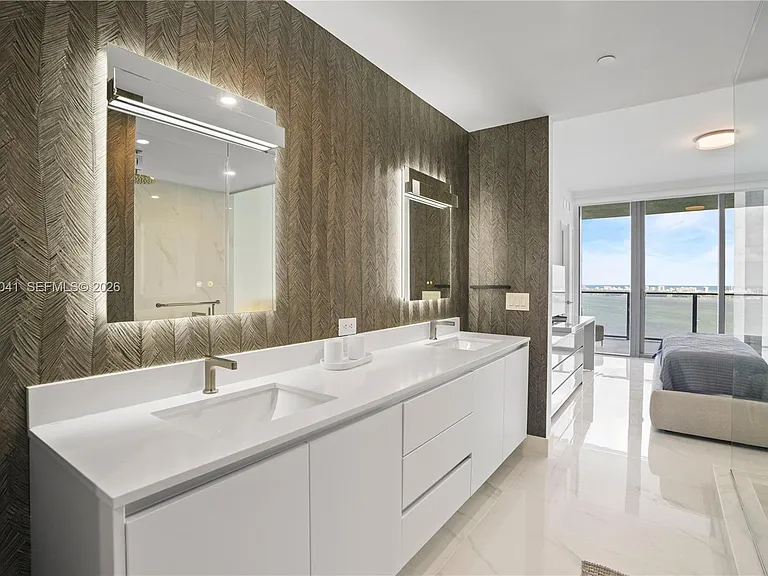 700 NE 24th St #3905 — Photo 18