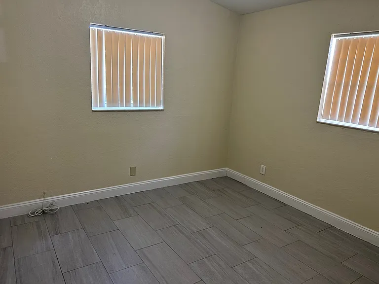 1604 NW 15th Pl — Photo 9