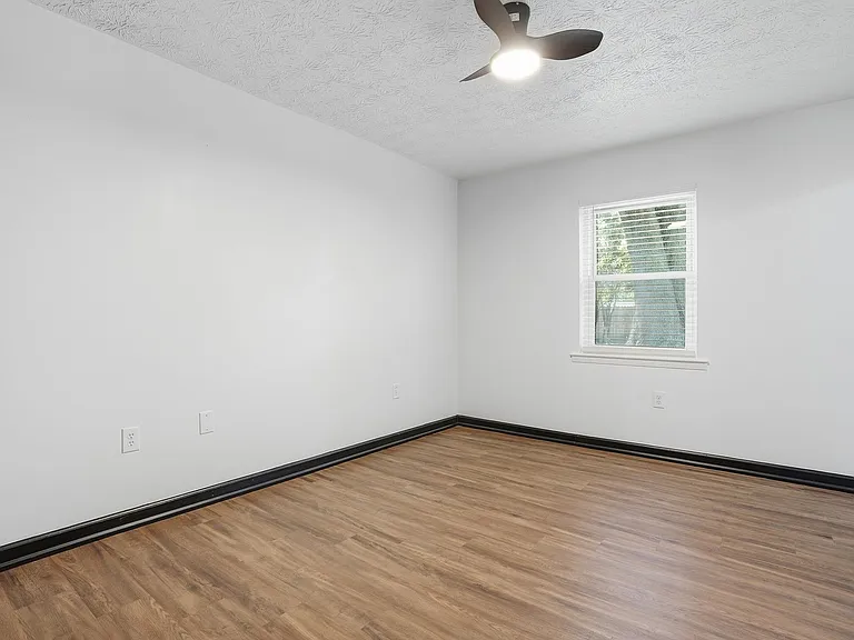 703 Pineview Ct — Photo 22
