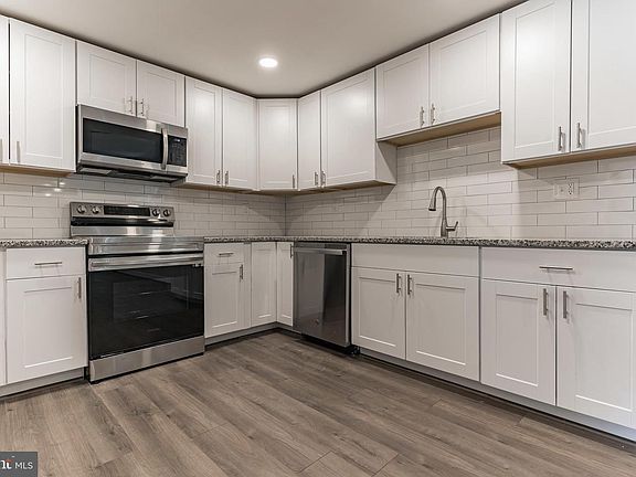 2nd image of 1406 Harwich Cir