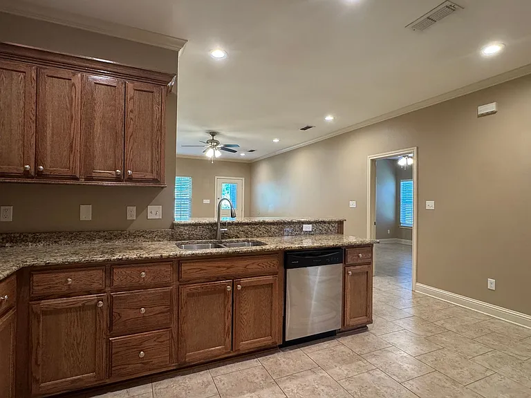 9100 Shadow Oak Dr — Photo 13