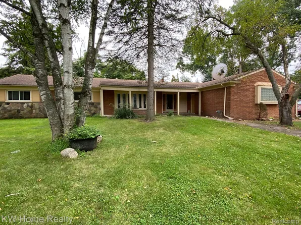 27505 Old Colony St, Farmington Hills, MI 48334