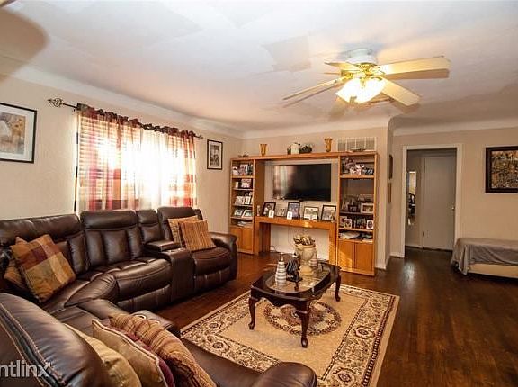 5th image of 440 61st Ave S