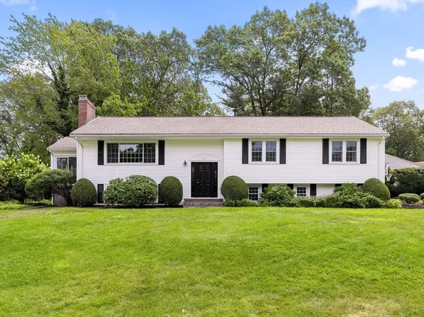 9 Pilgrim Dr, Winchester, MA 01890