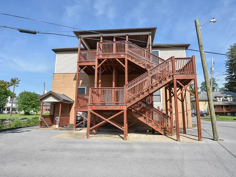 48 W Main St — Photo 2