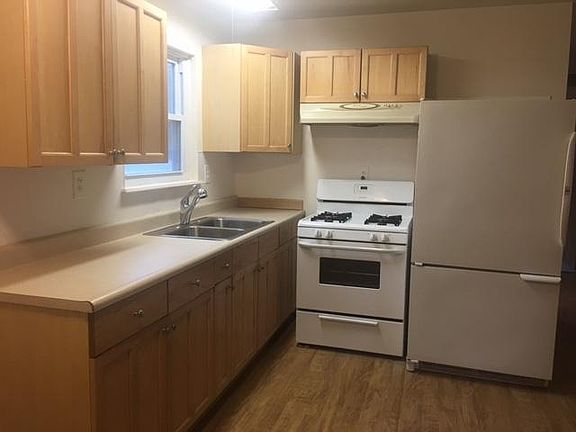 2nd image of 1896 Greenfield Dr