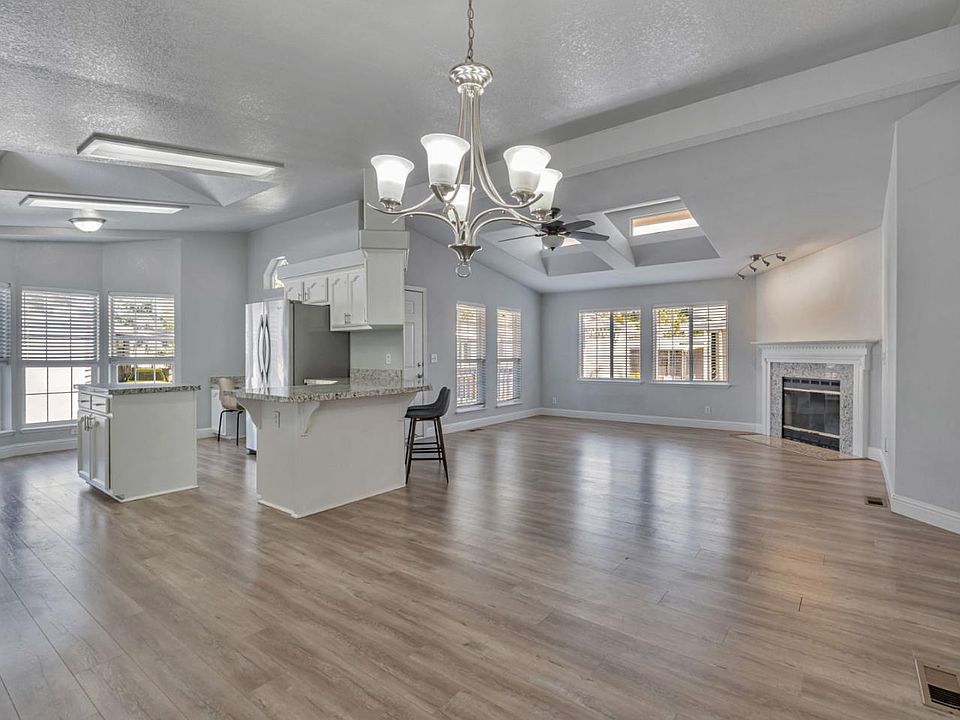 1st image of 600 E Weddell Dr #194