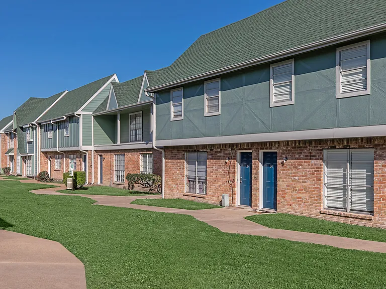 Avalon Village Townhomes — Photo 6