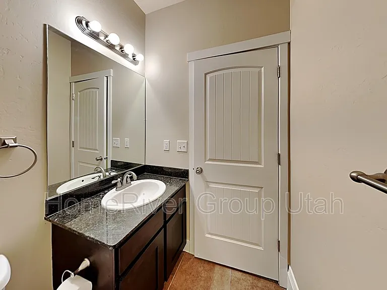 130 W Canley Vale Ln — Photo 13