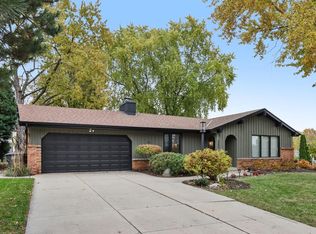 4050 S Shady Lane Ct, Greenfield, WI 53228