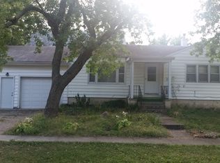 17 N Locust St, Pesotum, IL