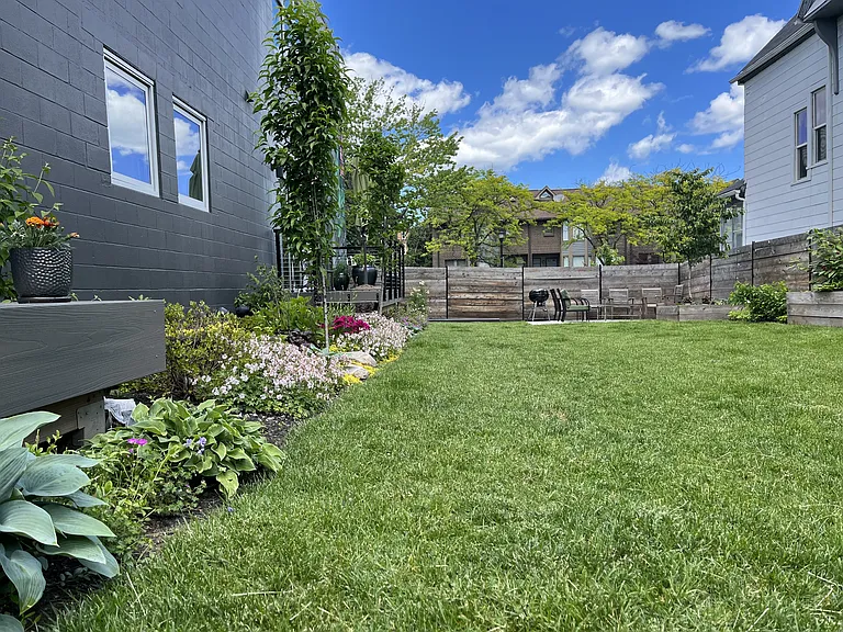 337 University Ave #2A — Photo 11