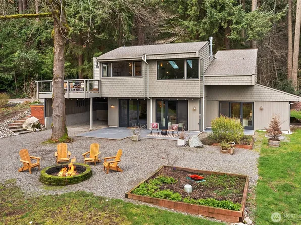 10100 SW Quartermaster Drive, Vashon, WA 98070