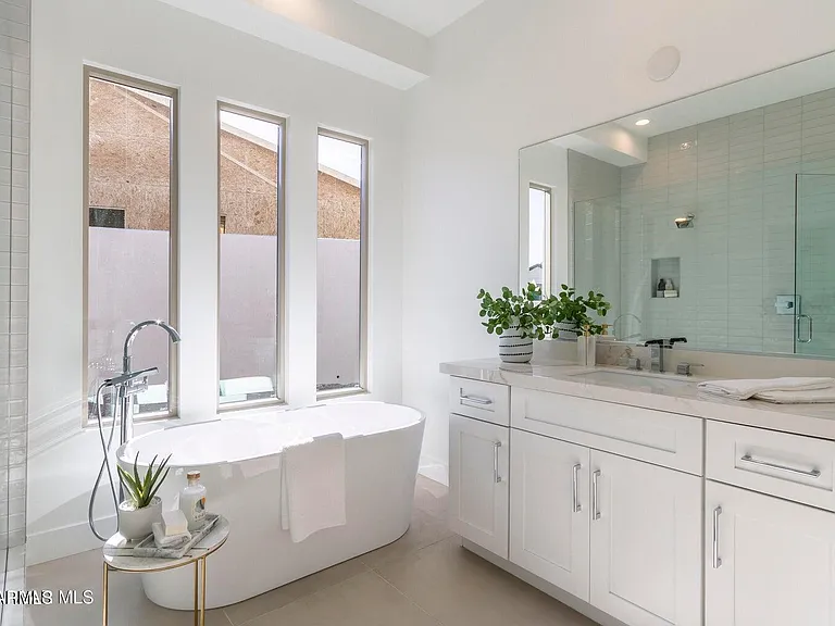 1175 Irwin Way — Photo 11
