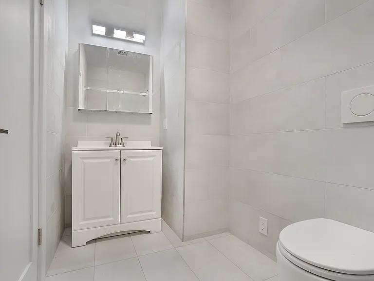 209 E 10th St #5B — Photo 8
